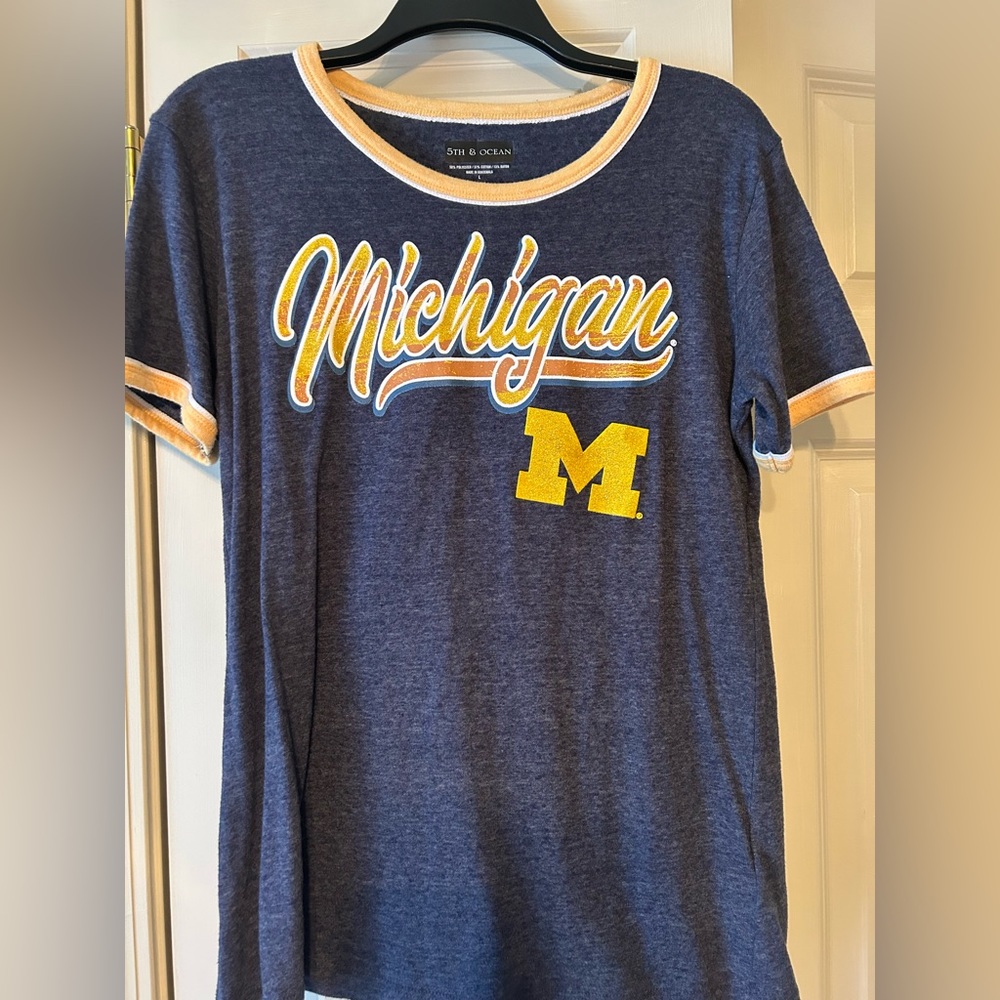 Michigan t-shirt. Navy with fun maize print and piping around neck and arms.